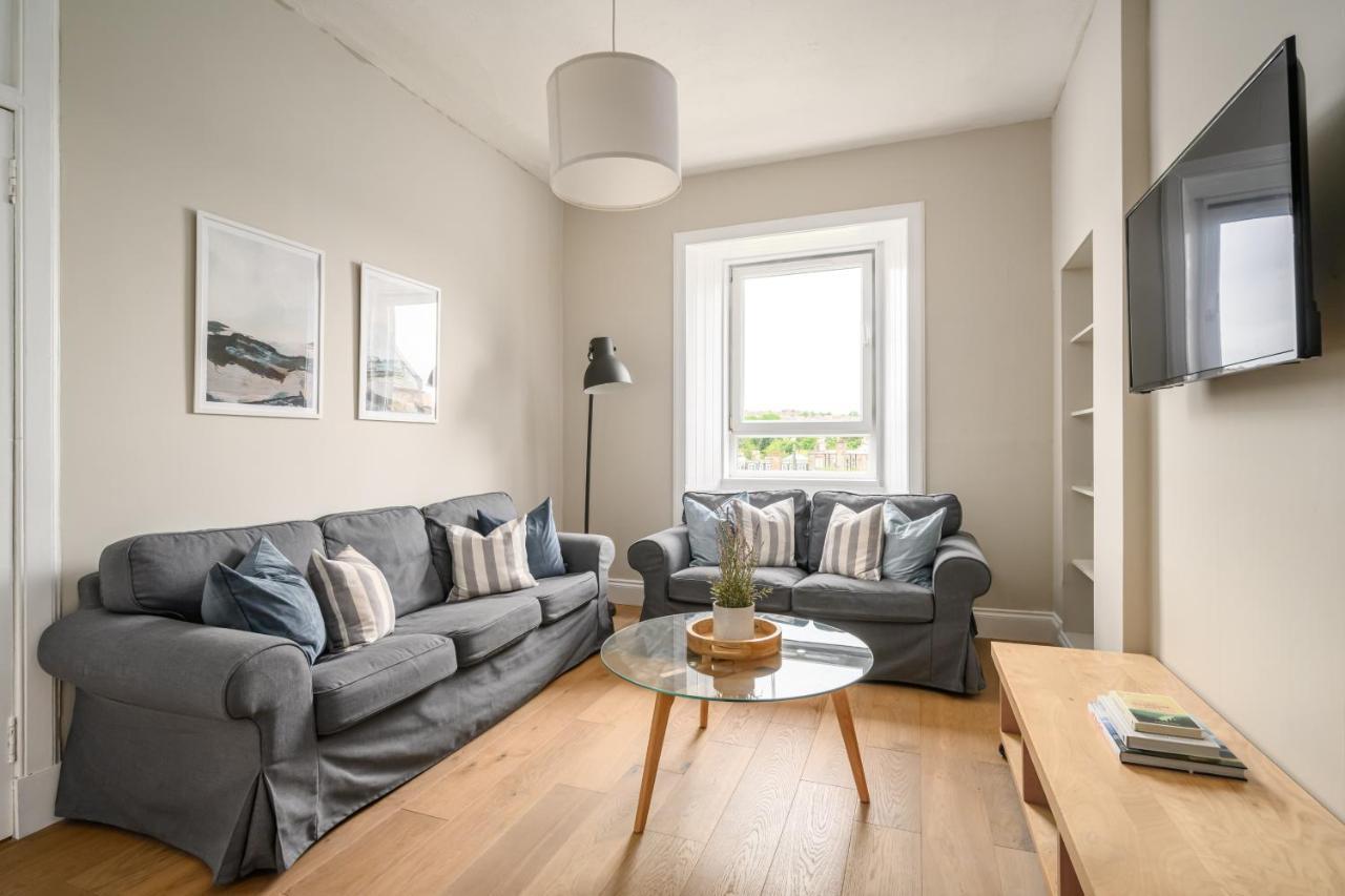 2br New Town Castle View EDI