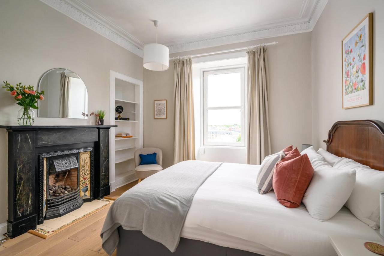 2br New Town Castle View EDI